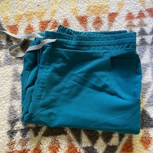 Figs Pacific Blue Scrubs M petite